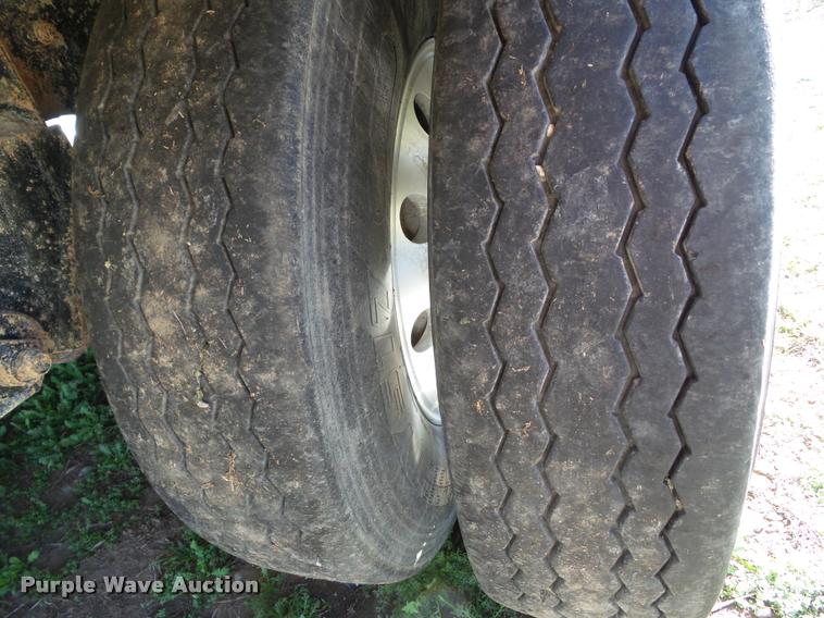 image for item BZ9932 2007 Eby livestock trailer