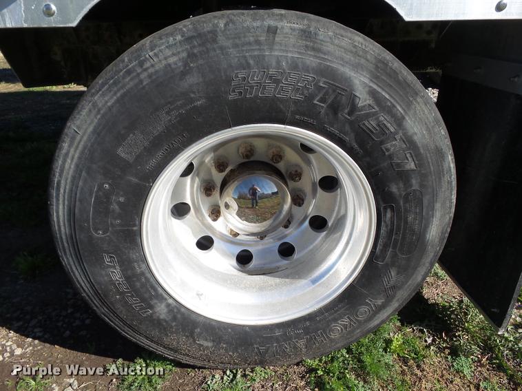 image for item BZ9932 2007 Eby livestock trailer