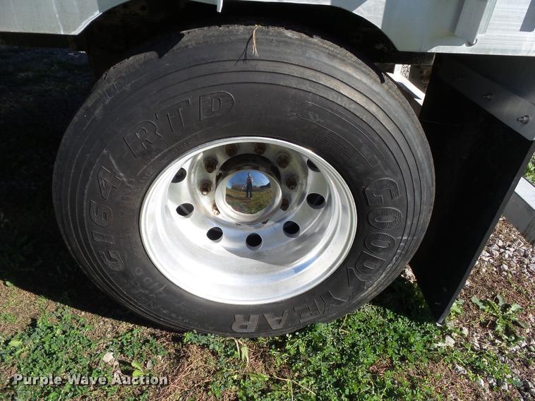 image for item BZ9932 2007 Eby livestock trailer