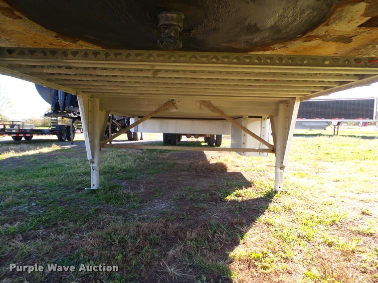 image for item BZ9932 2007 Eby livestock trailer