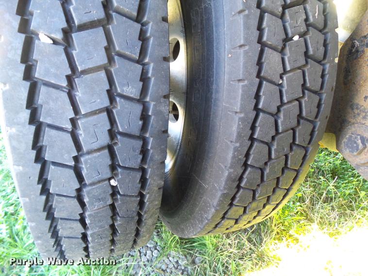 image for item BZ9933 2001 Timpte double hopper grain trailer