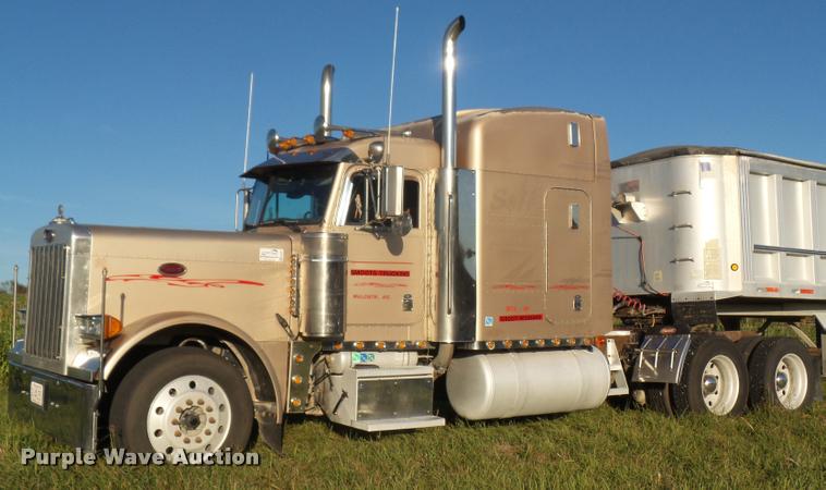image for item DA3887 1998 Peterbilt 379 semi truck