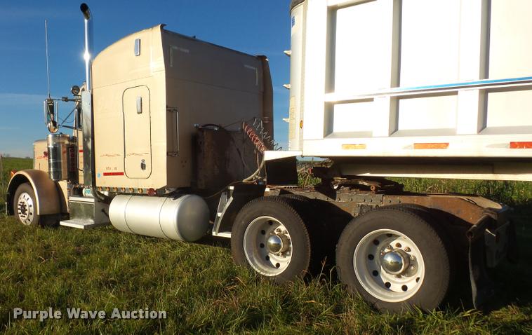 image for item DA3887 1998 Peterbilt 379 semi truck