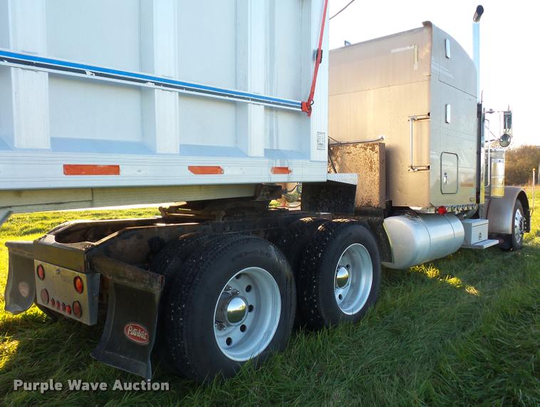 image for item DA3887 1998 Peterbilt 379 semi truck