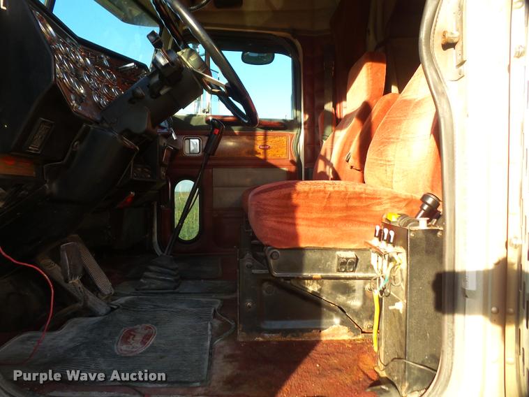 image for item DA3887 1998 Peterbilt 379 semi truck