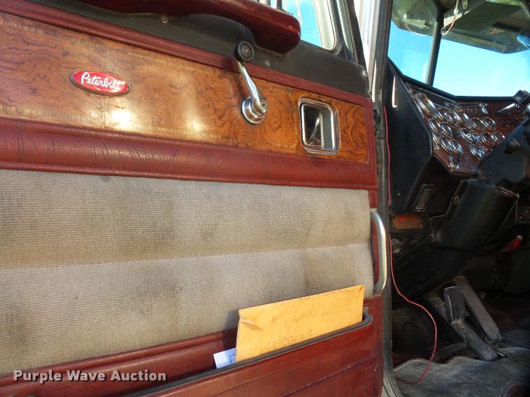 image for item DA3887 1998 Peterbilt 379 semi truck