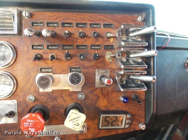 image for item DA3887 1998 Peterbilt 379 semi truck