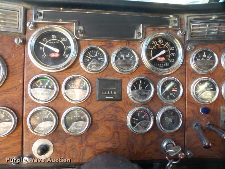 image for item DA3887 1998 Peterbilt 379 semi truck