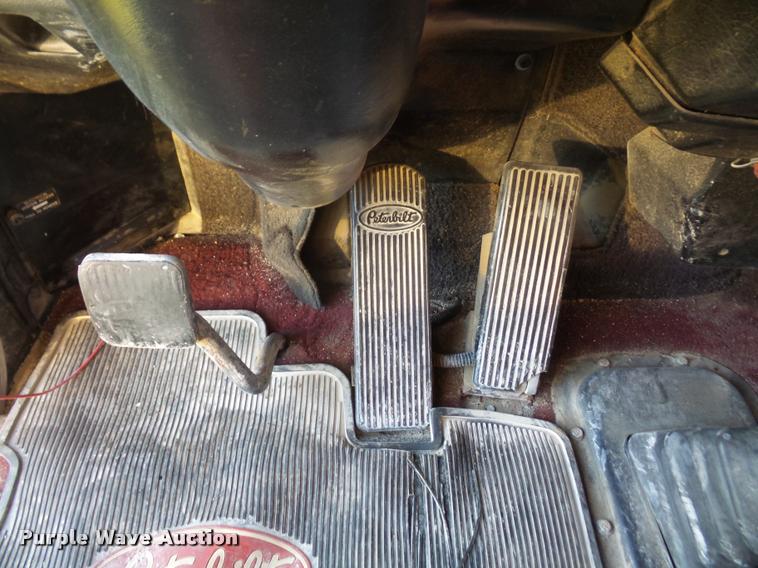 image for item DA3887 1998 Peterbilt 379 semi truck