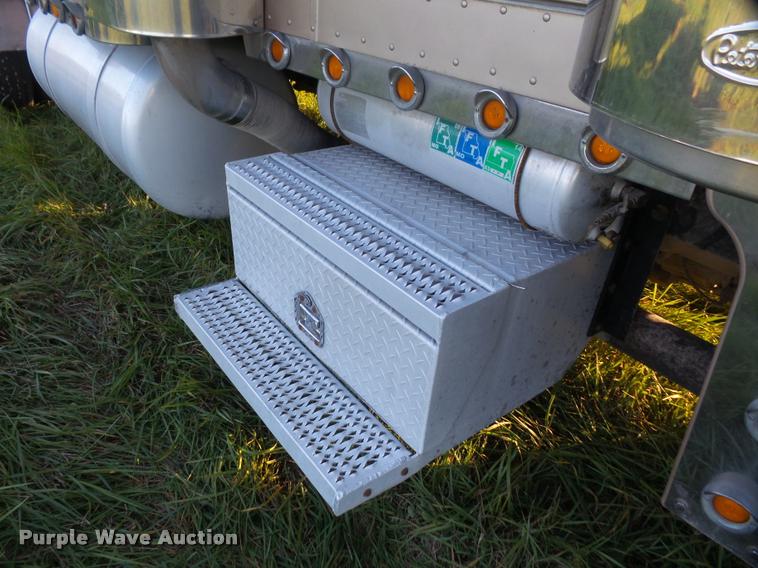 image for item DA3887 1998 Peterbilt 379 semi truck