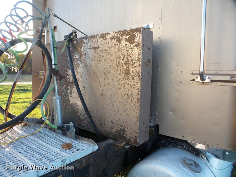 image for item DA3887 1998 Peterbilt 379 semi truck