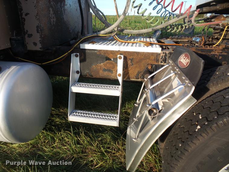 image for item DA3887 1998 Peterbilt 379 semi truck