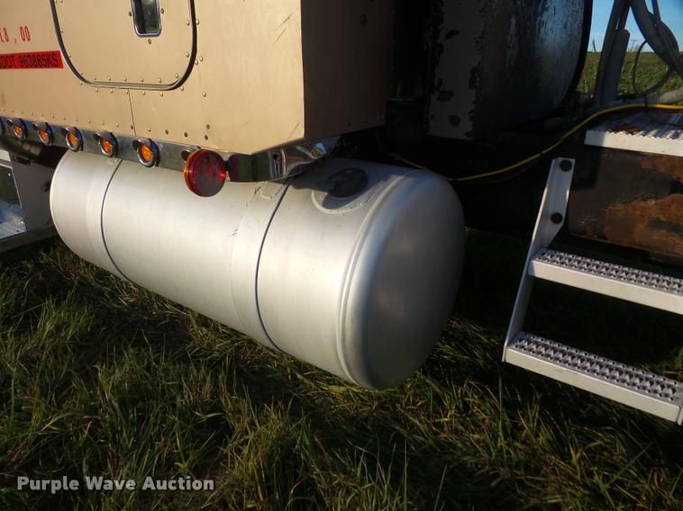 image for item DA3887 1998 Peterbilt 379 semi truck