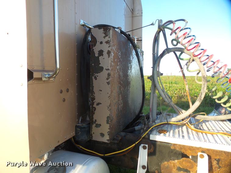 image for item DA3887 1998 Peterbilt 379 semi truck