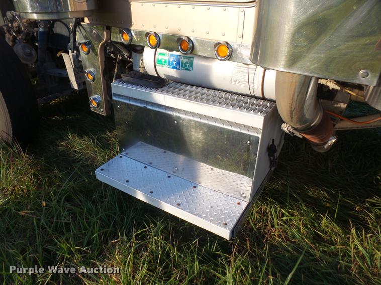 image for item DA3887 1998 Peterbilt 379 semi truck
