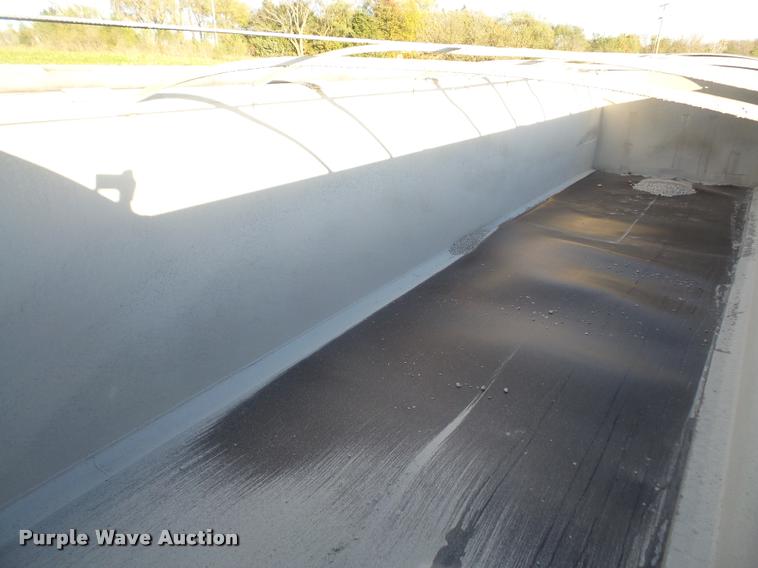 image for item DA3888 1999 Travis T102 end dump trailer