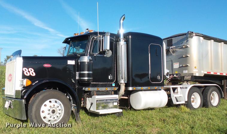 image for item DA3889 1995 Peterbilt 379 semi truck