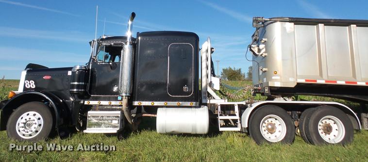 image for item DA3889 1995 Peterbilt 379 semi truck