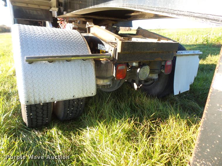 image for item DA3889 1995 Peterbilt 379 semi truck