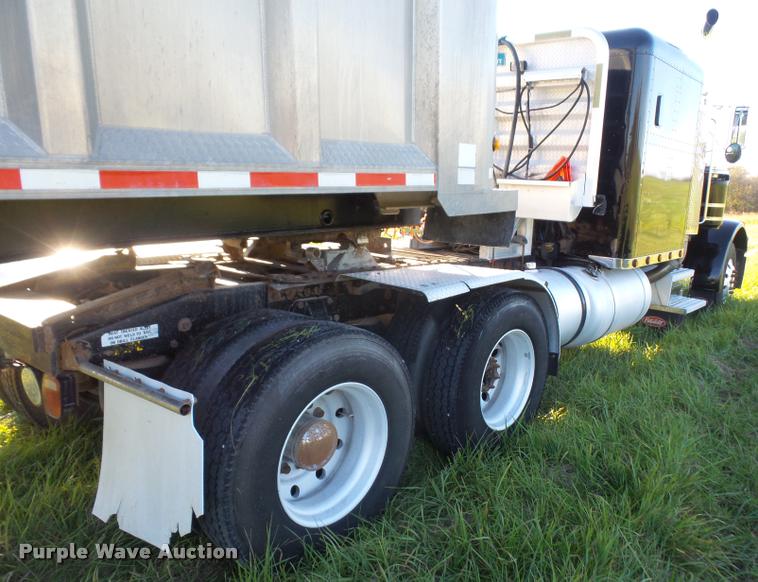 image for item DA3889 1995 Peterbilt 379 semi truck