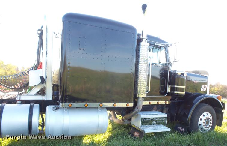 image for item DA3889 1995 Peterbilt 379 semi truck