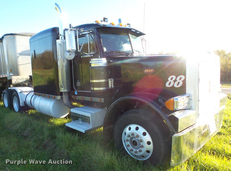 image for item DA3889 1995 Peterbilt 379 semi truck