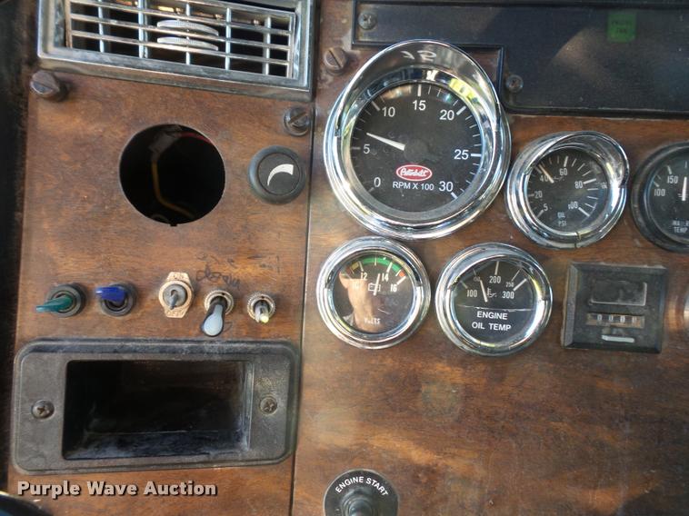 image for item DA3889 1995 Peterbilt 379 semi truck
