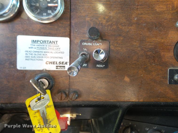 image for item DA3889 1995 Peterbilt 379 semi truck