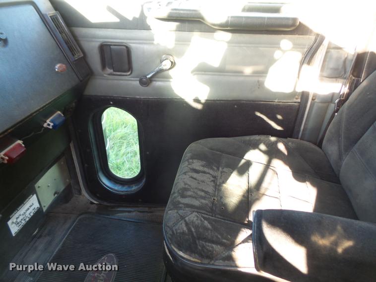 image for item DA3889 1995 Peterbilt 379 semi truck