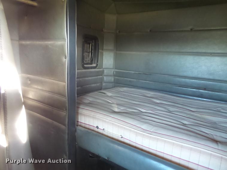 image for item DA3889 1995 Peterbilt 379 semi truck