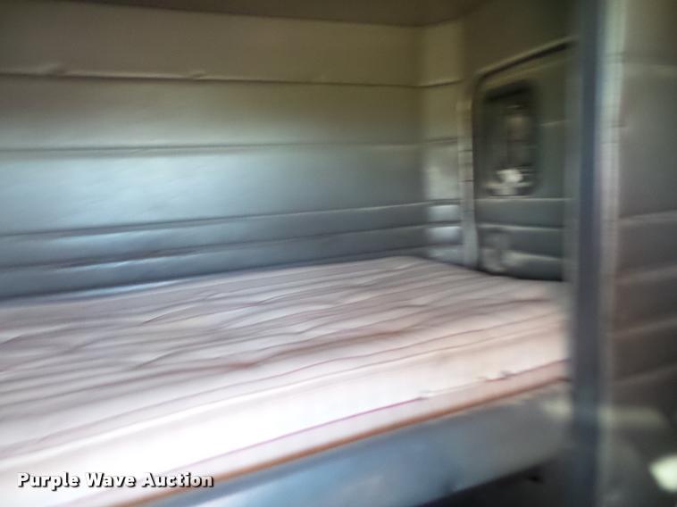 image for item DA3889 1995 Peterbilt 379 semi truck