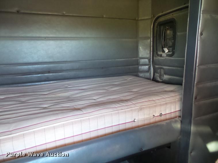 image for item DA3889 1995 Peterbilt 379 semi truck