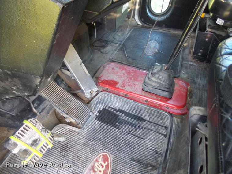 image for item DA3889 1995 Peterbilt 379 semi truck