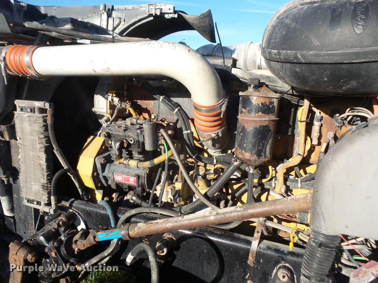 image for item DA3889 1995 Peterbilt 379 semi truck