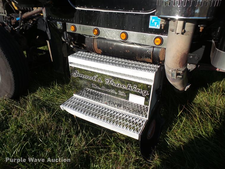 image for item DA3889 1995 Peterbilt 379 semi truck