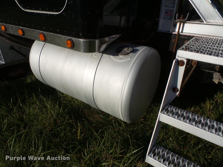 image for item DA3889 1995 Peterbilt 379 semi truck