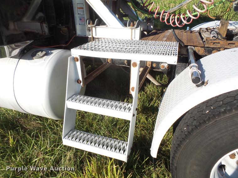 image for item DA3889 1995 Peterbilt 379 semi truck