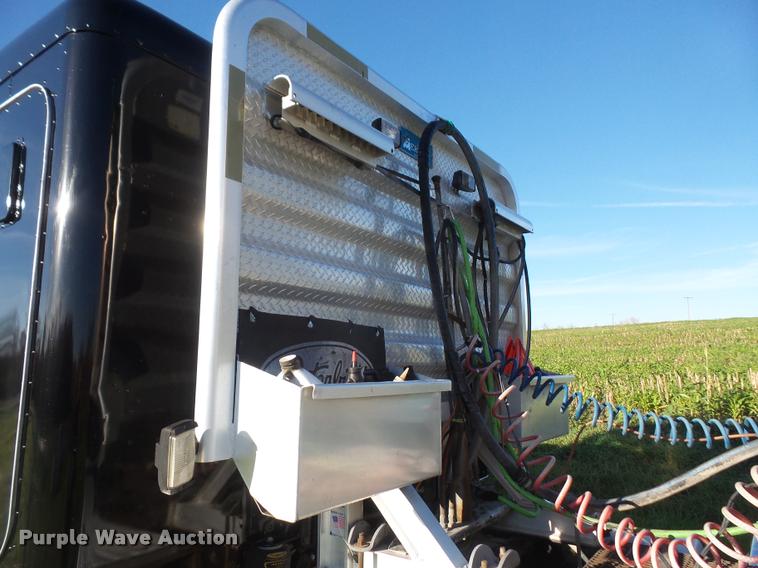 image for item DA3889 1995 Peterbilt 379 semi truck