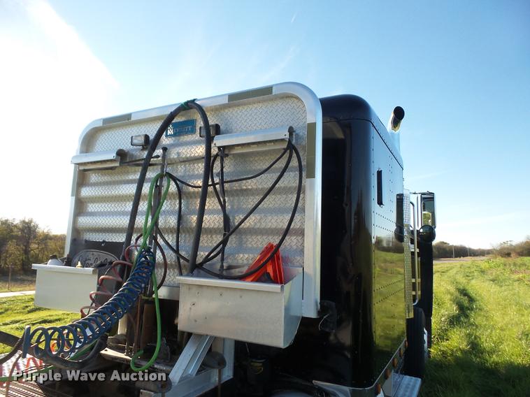 image for item DA3889 1995 Peterbilt 379 semi truck