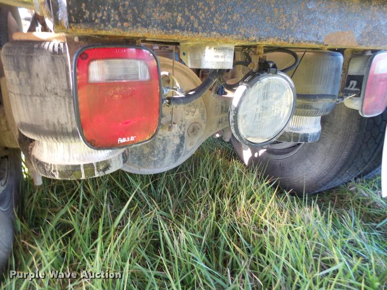 image for item DA3889 1995 Peterbilt 379 semi truck