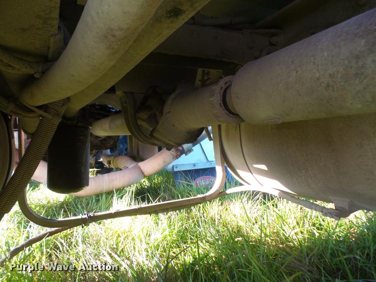 image for item DA3889 1995 Peterbilt 379 semi truck