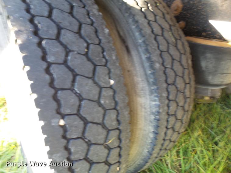 image for item DA3889 1995 Peterbilt 379 semi truck