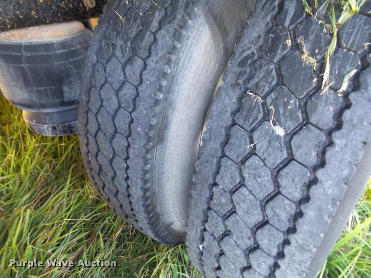 image for item DA3889 1995 Peterbilt 379 semi truck