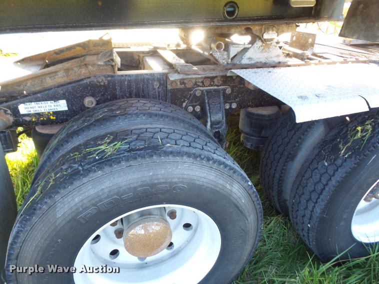 image for item DA3889 1995 Peterbilt 379 semi truck