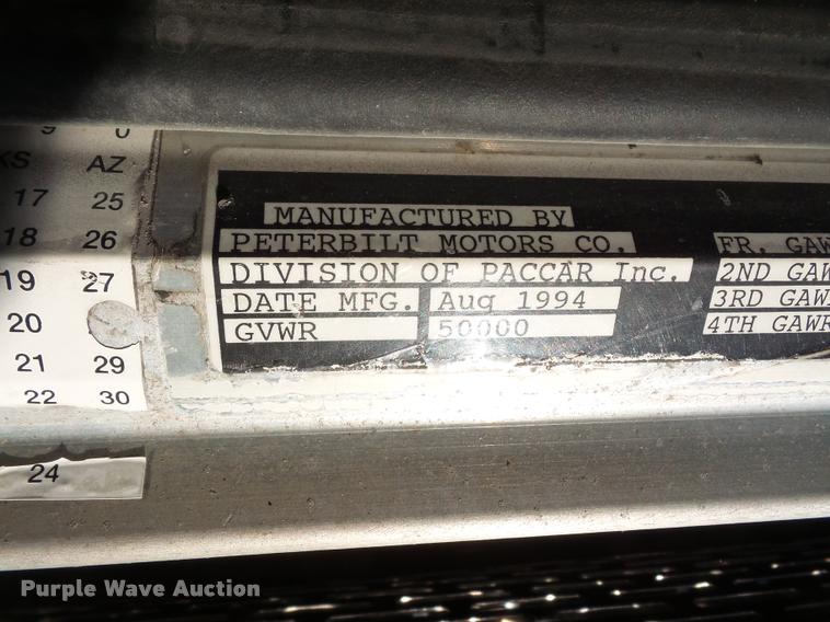 image for item DA3889 1995 Peterbilt 379 semi truck