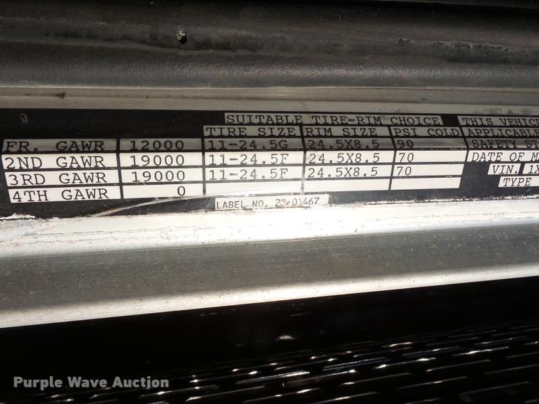 image for item DA3889 1995 Peterbilt 379 semi truck