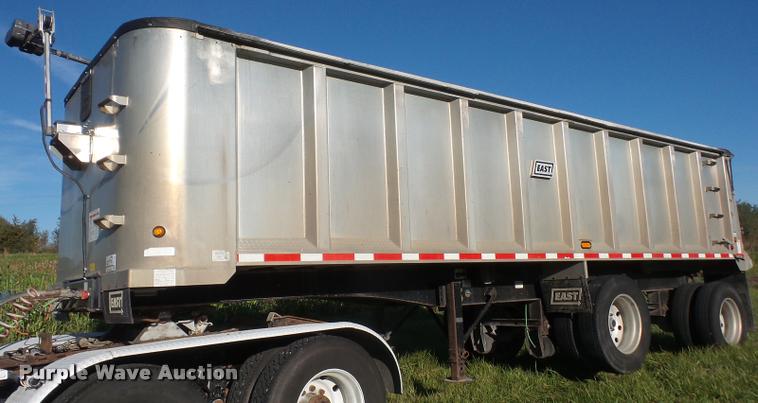 image for item DA3890 2007 East end dump trailer