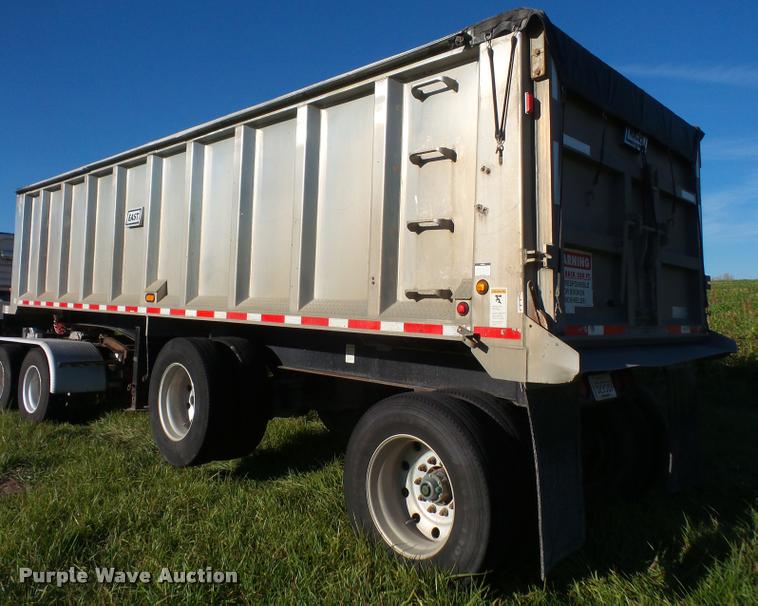 image for item DA3890 2007 East end dump trailer