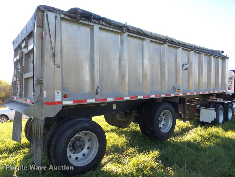 image for item DA3890 2007 East end dump trailer