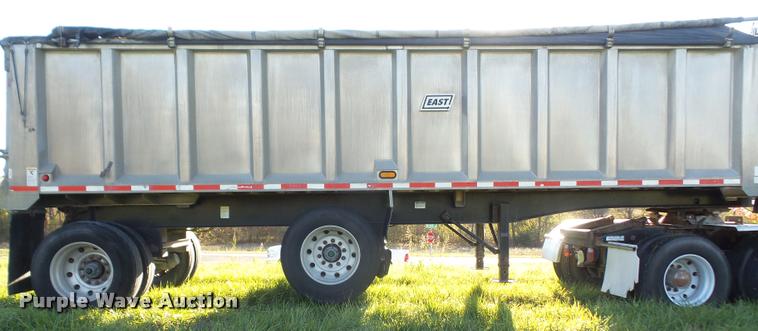 image for item DA3890 2007 East end dump trailer